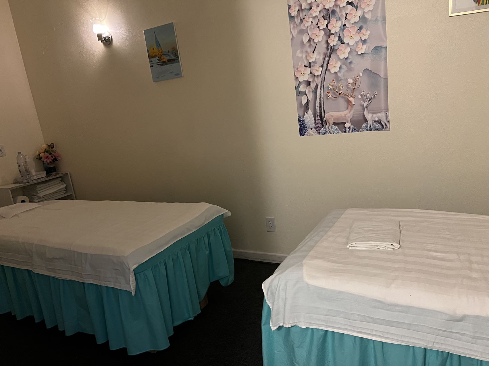 Luna Massage gallery image